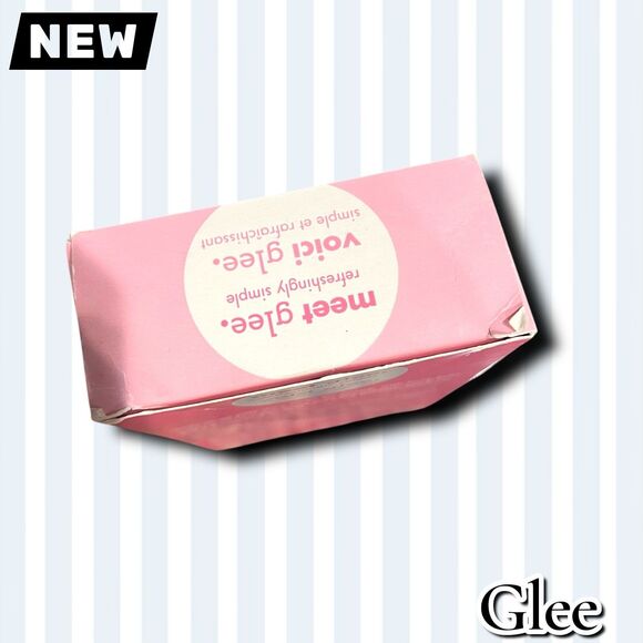 New Glee Bikini Wax Strips – 24 Strips + 8 Wipes - Picture 2 of 6